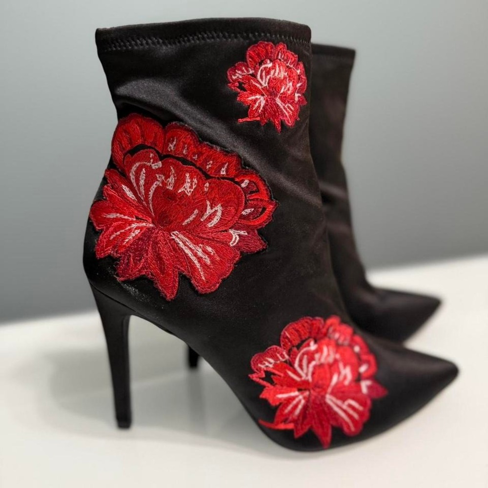 Jessica Simpson "Jselanna" Black Embroidered Stiletto‎ Ankle Boots – Size 9.5M